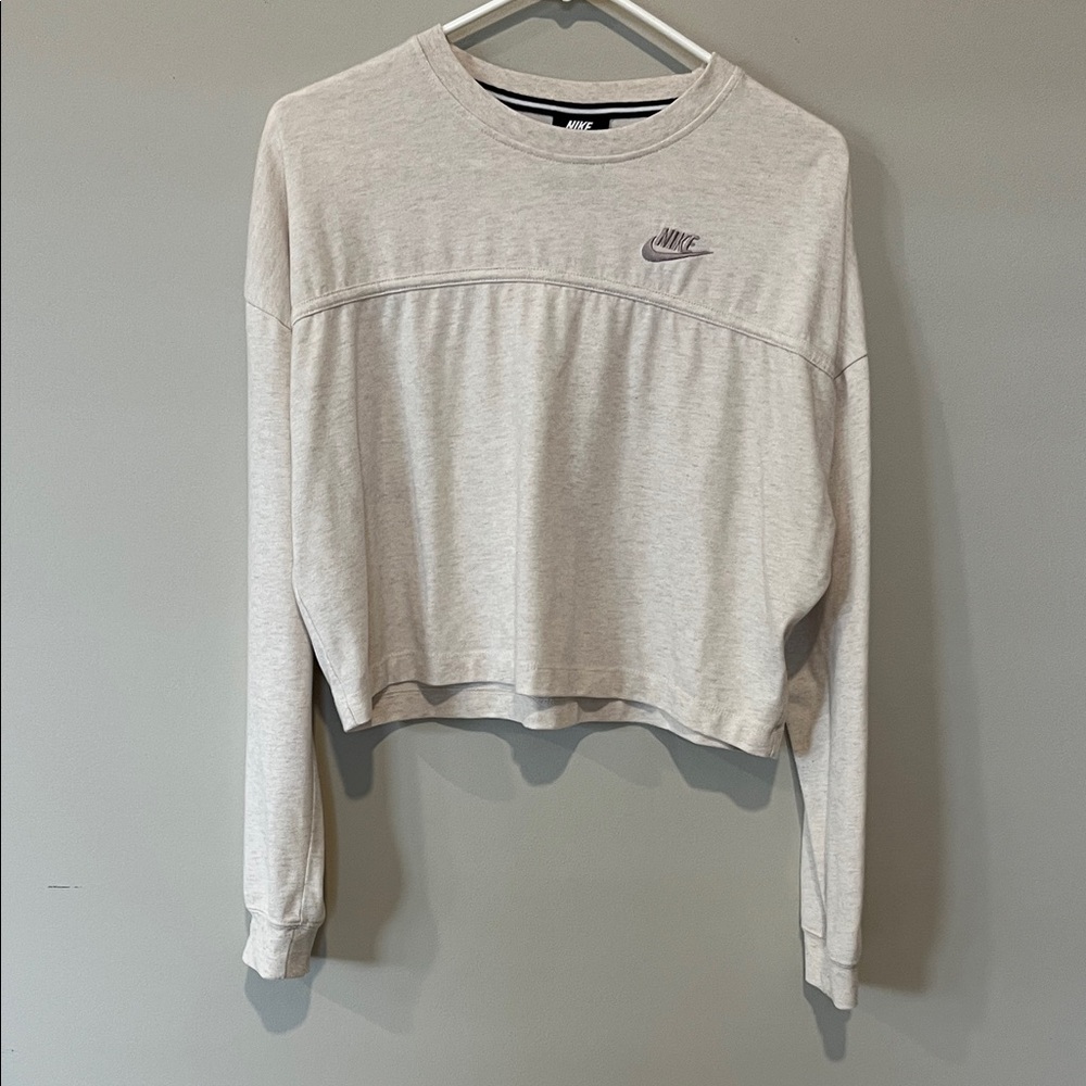 Nike Women's Light Gray Cropped Crew Ling Sleeve